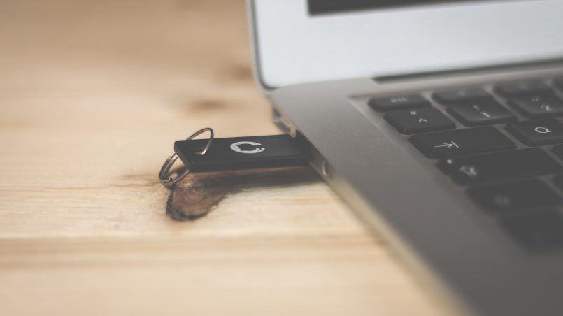 10 Important Git Commands Every Git beginners Must Know - git mascot pen drive plugged in macbook bro